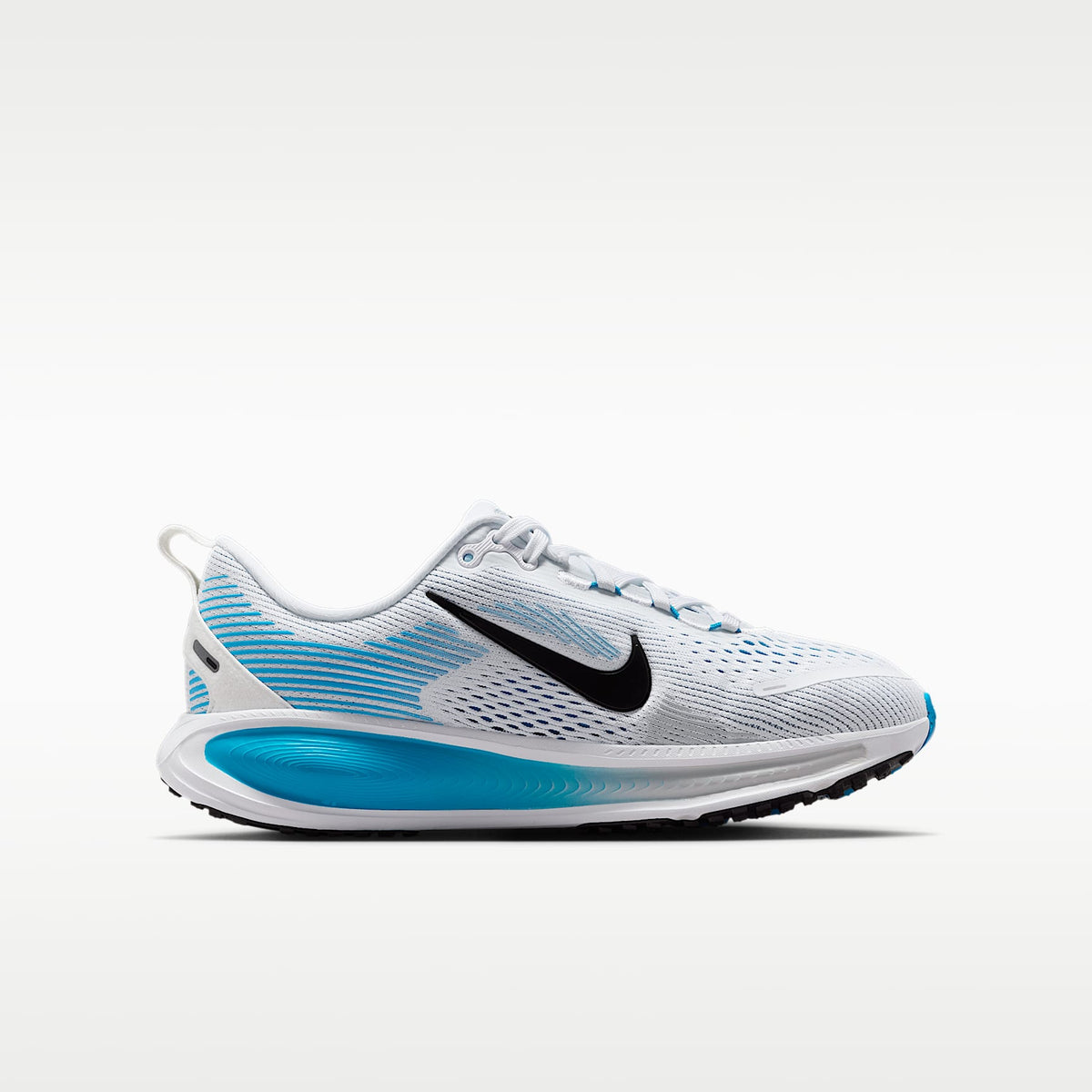 Nike Vomero 18 – Blanco/Negro/Platino puro/Azul héroe – vista 3