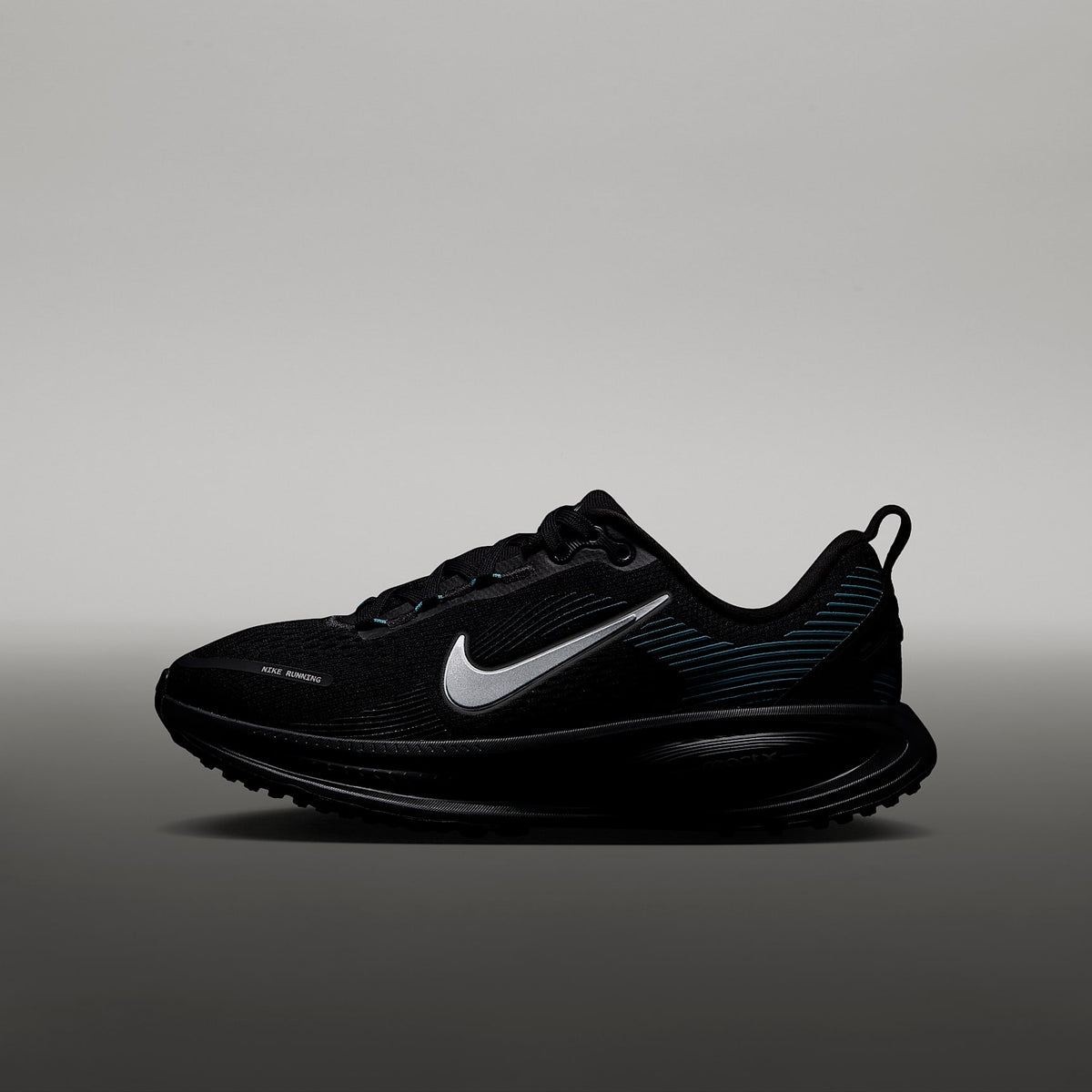 Nike Vomero 18 – Negro/Azul corriente claro/Antracita/Plata – vista 9