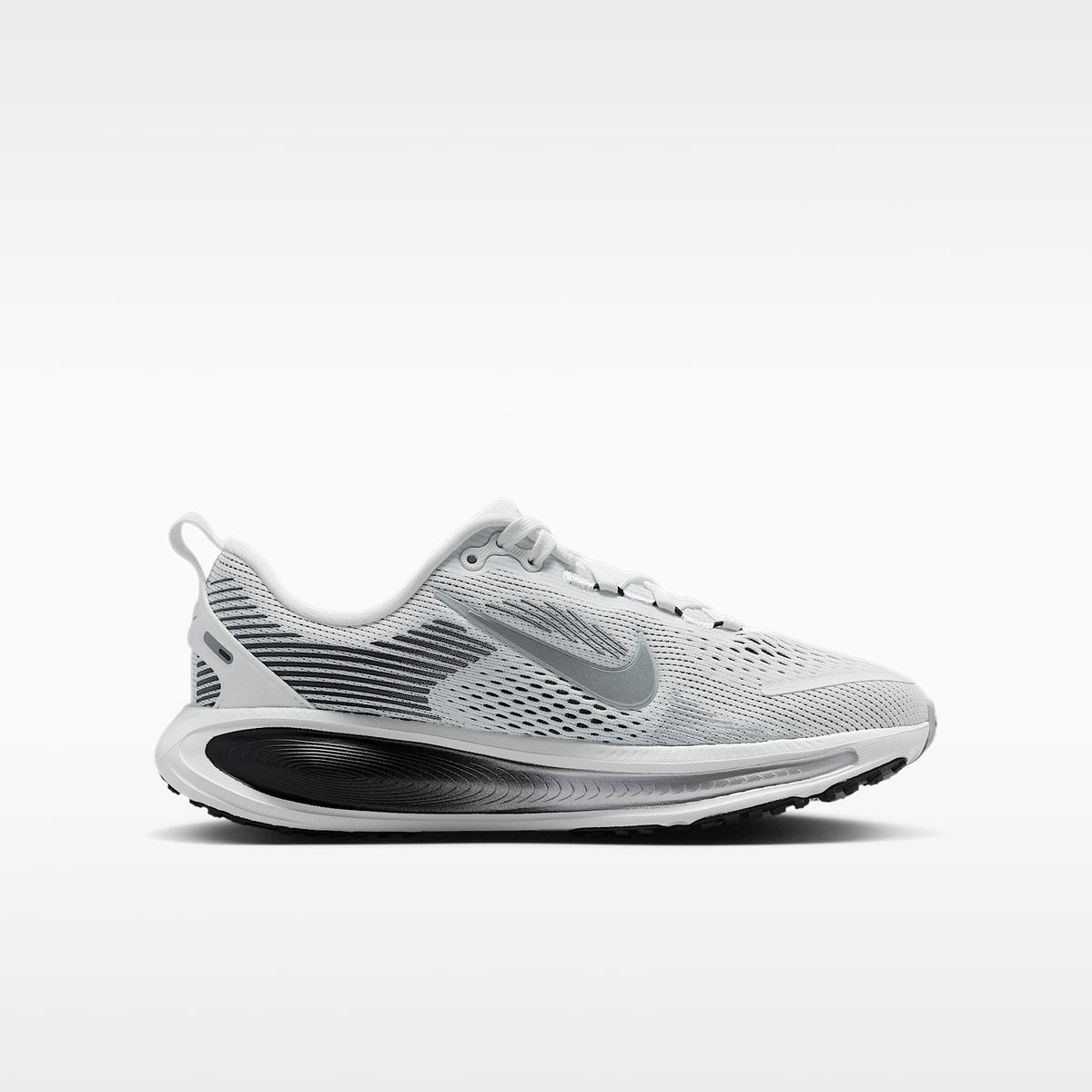 Nike Vomero 18 – Blanco cumbre/Negro/Blanco cáscara de huevo/Plata metalizado – vista 3