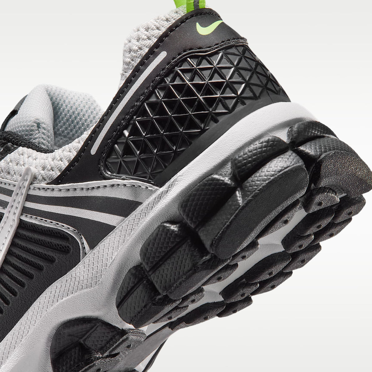 Nike Vomero 5 – Negro/Polvo fotón/Hielo volt/Plata metalizado – vista 8