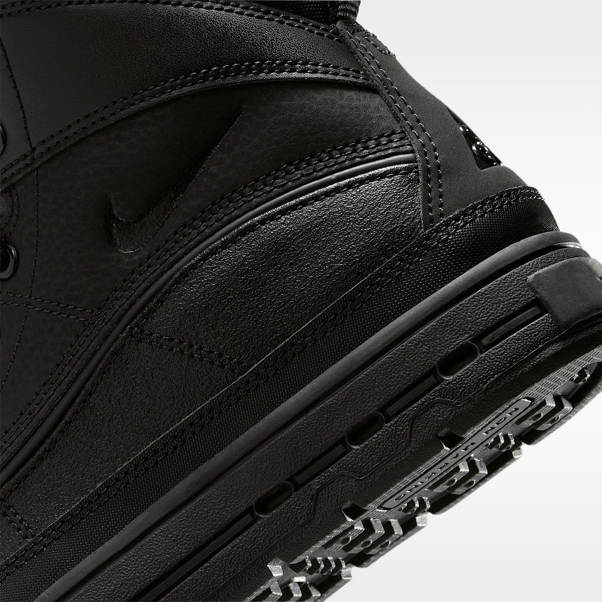 Nike Woodside 2 High – Negro/Negro/Negro – vista 8