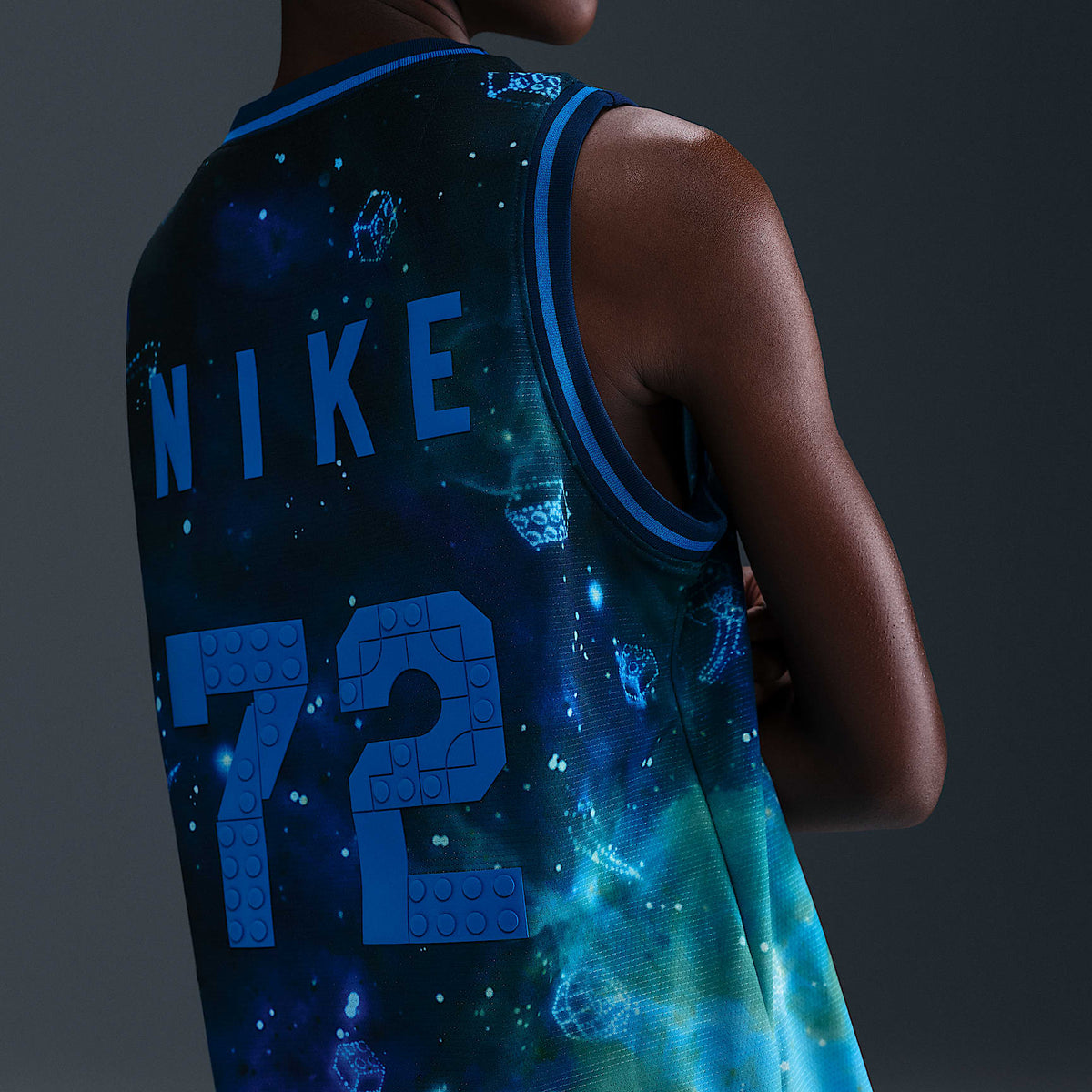 Jersey Dri-FIT para niños talla grande Nike x LEGO® Collection – Azul valiente/Cobalto motor/Cobalto motor – vista 5
