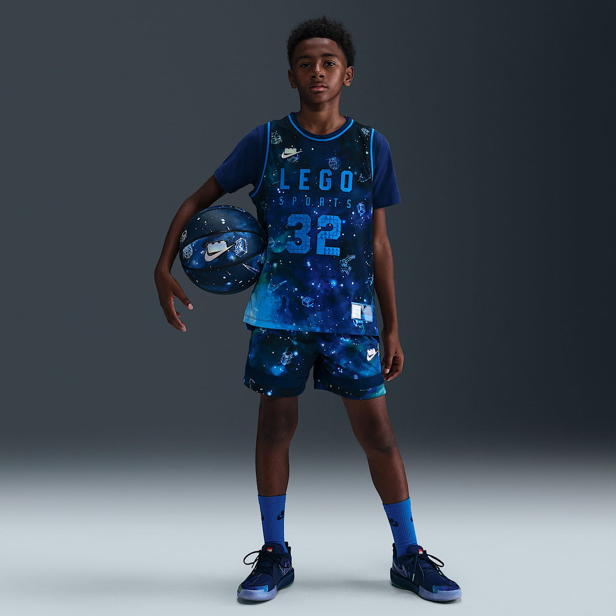 Jersey Dri-FIT para niños talla grande Nike x LEGO® Collection – Azul valiente/Cobalto motor/Cobalto motor – vista 7