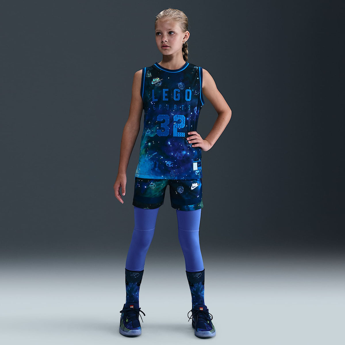 Jersey Dri-FIT para niños talla grande Nike x LEGO® Collection – Azul valiente/Cobalto motor/Cobalto motor – vista 6