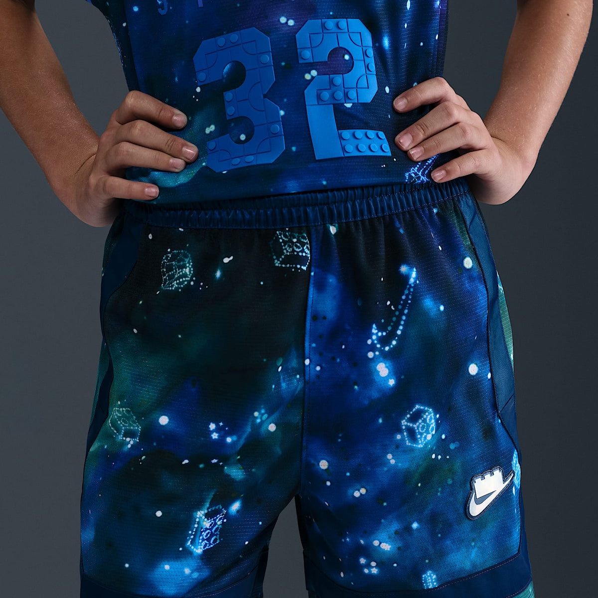 Shorts Dri-FIT Crossover para niños talla grande Nike x LEGO® Collection – Azul valiente/Azul valiente/Negro – vista 3