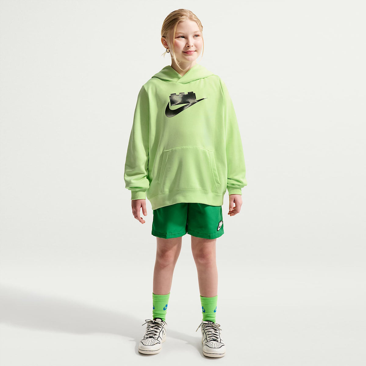 Sudadera con gorro para niños de talla grande Nike x LEGO® Collection – Lima líquida claro/Gris humo – vista 6