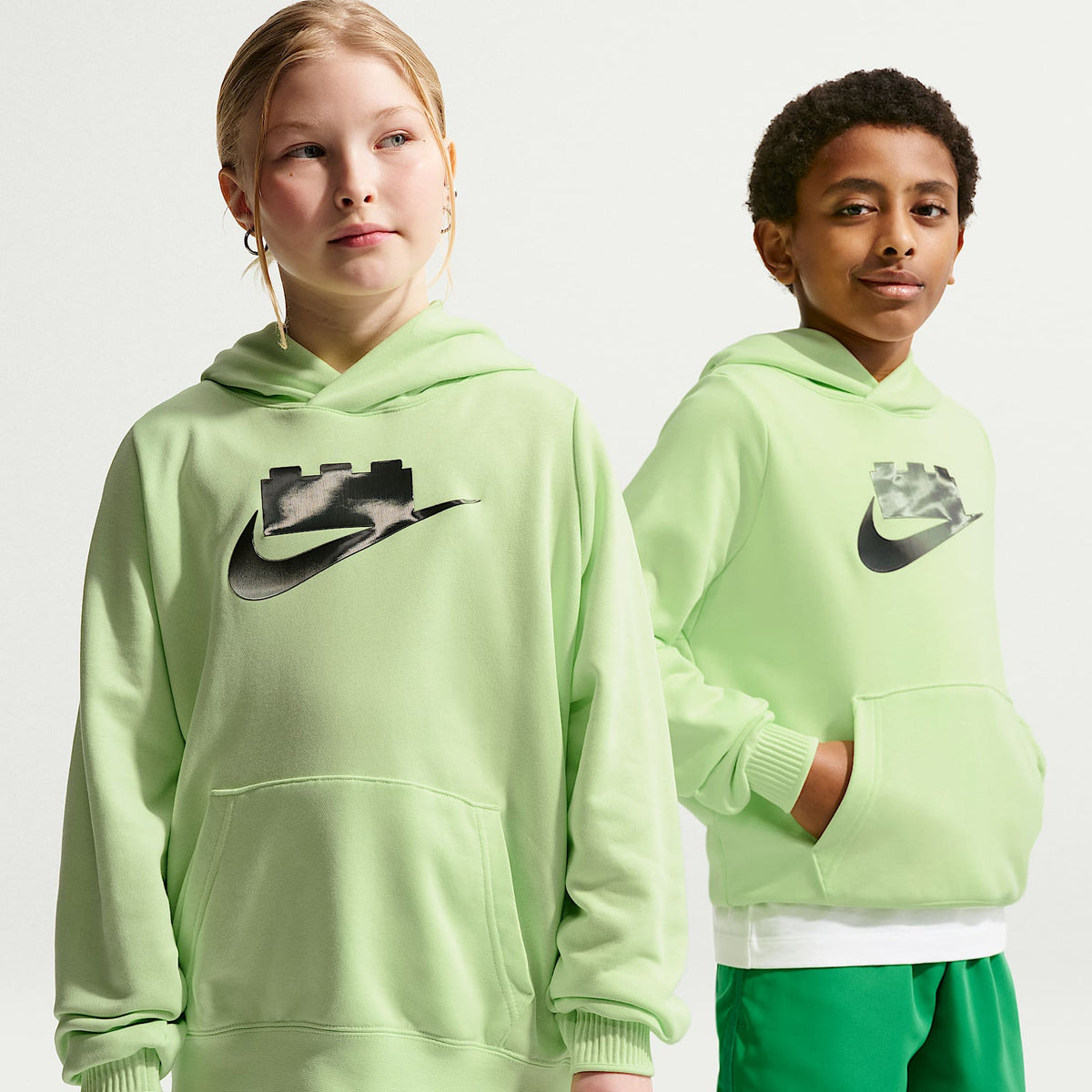 Sudadera con gorro para niños de talla grande Nike x LEGO® Collection – Lima líquida claro/Gris humo – vista 1