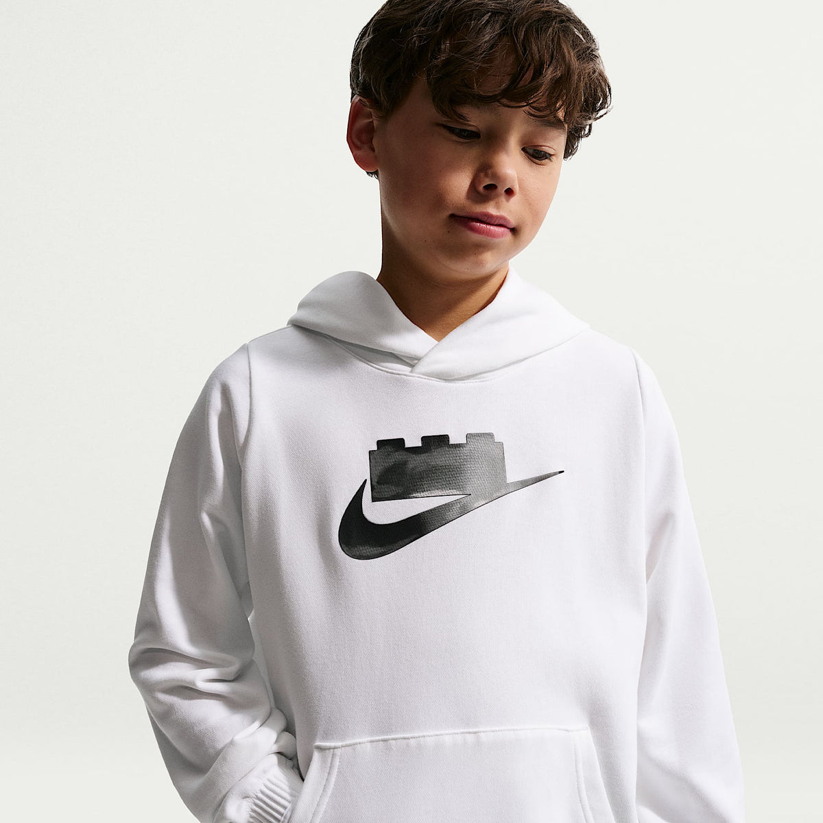 Sudadera con gorro para niños de talla grande Nike x LEGO® Collection – Blanco/Gris humo – vista 3