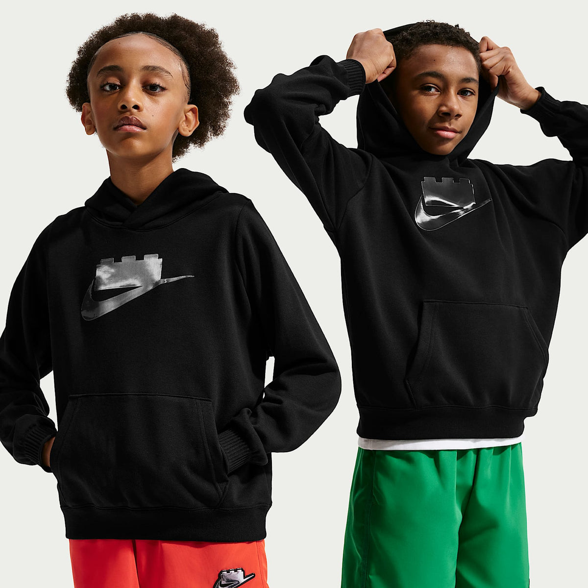 Sudadera con gorro para niños de talla grande Nike x LEGO® Collection – Negro/Gris humo – vista 1