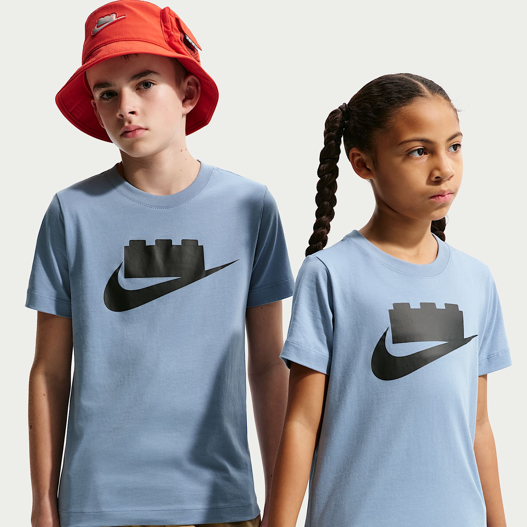 Playera con logotipo para niños talla grande Nike x LEGO® Collection – Azul de trabajo – vista 1