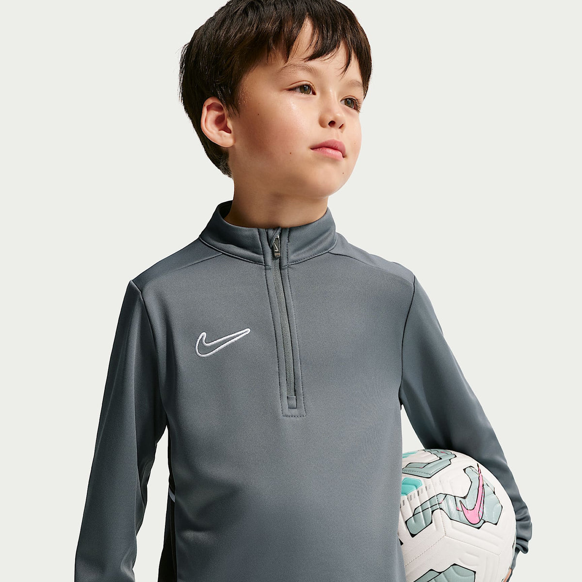 Conjunto deportivo Dri-FIT Academy para niños talla pequeña Nike – Gris azulado/Blanco – vista 2