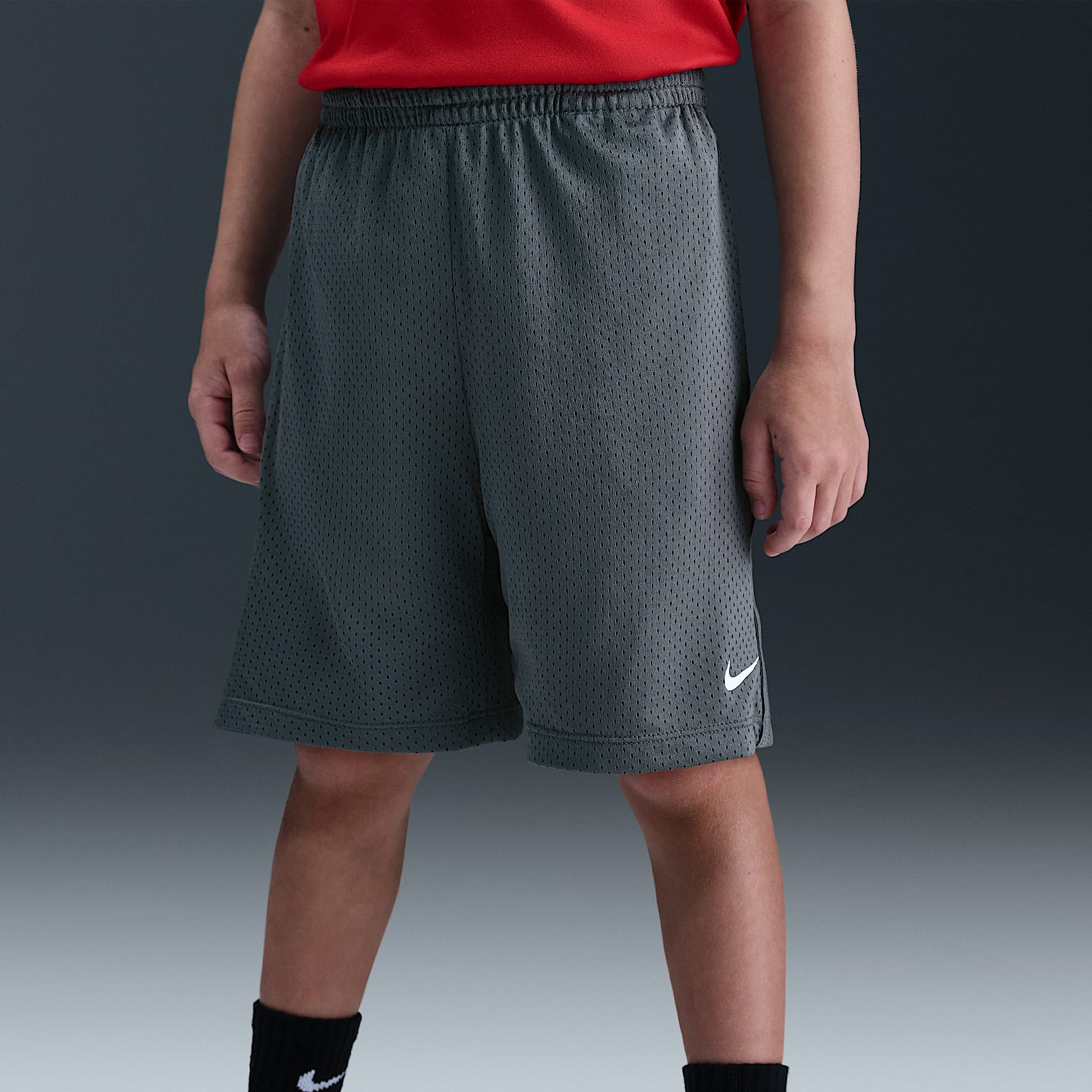 Shorts de multimalla Dri-FIT para niños talla pequeña Nike – Gris humo – vista 2
