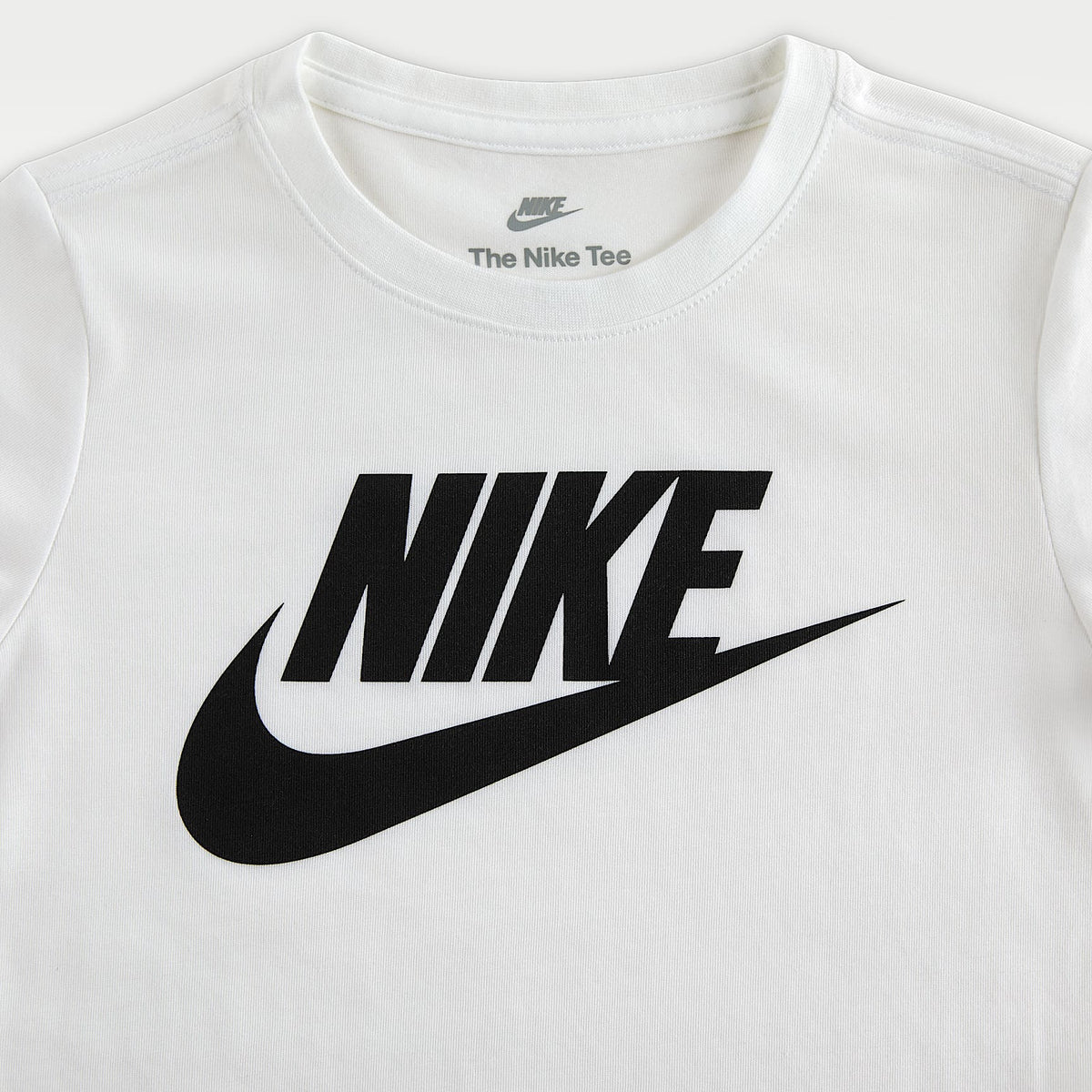 Playera Futura Evergreen para niños talla pequeña Nike – Blanco – vista 3