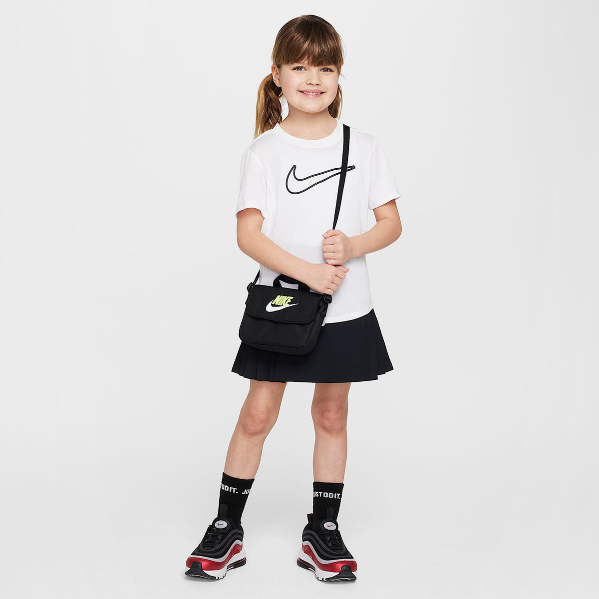 Playera Dri-FIT All Day Play para niños talla pequeña Nike – Blanco – vista 7