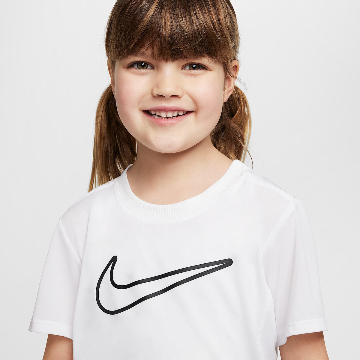 Playera Dri-FIT All Day Play para niños talla pequeña Nike – Blanco – vista 3