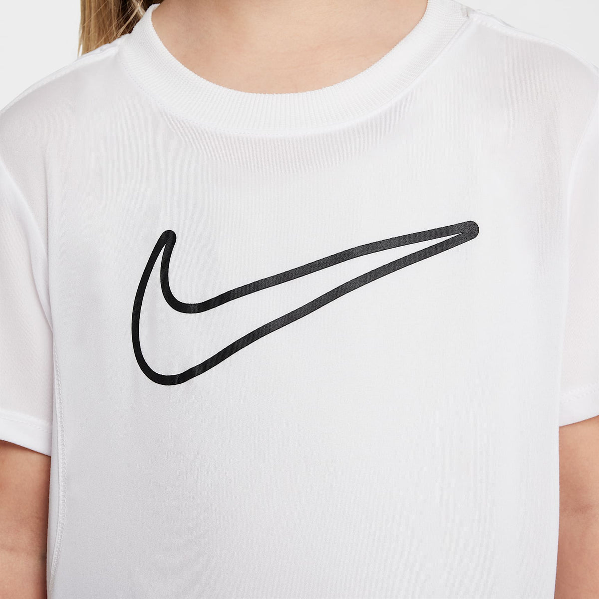 Playera Dri-FIT All Day Play para niños talla pequeña Nike – Blanco – vista 4