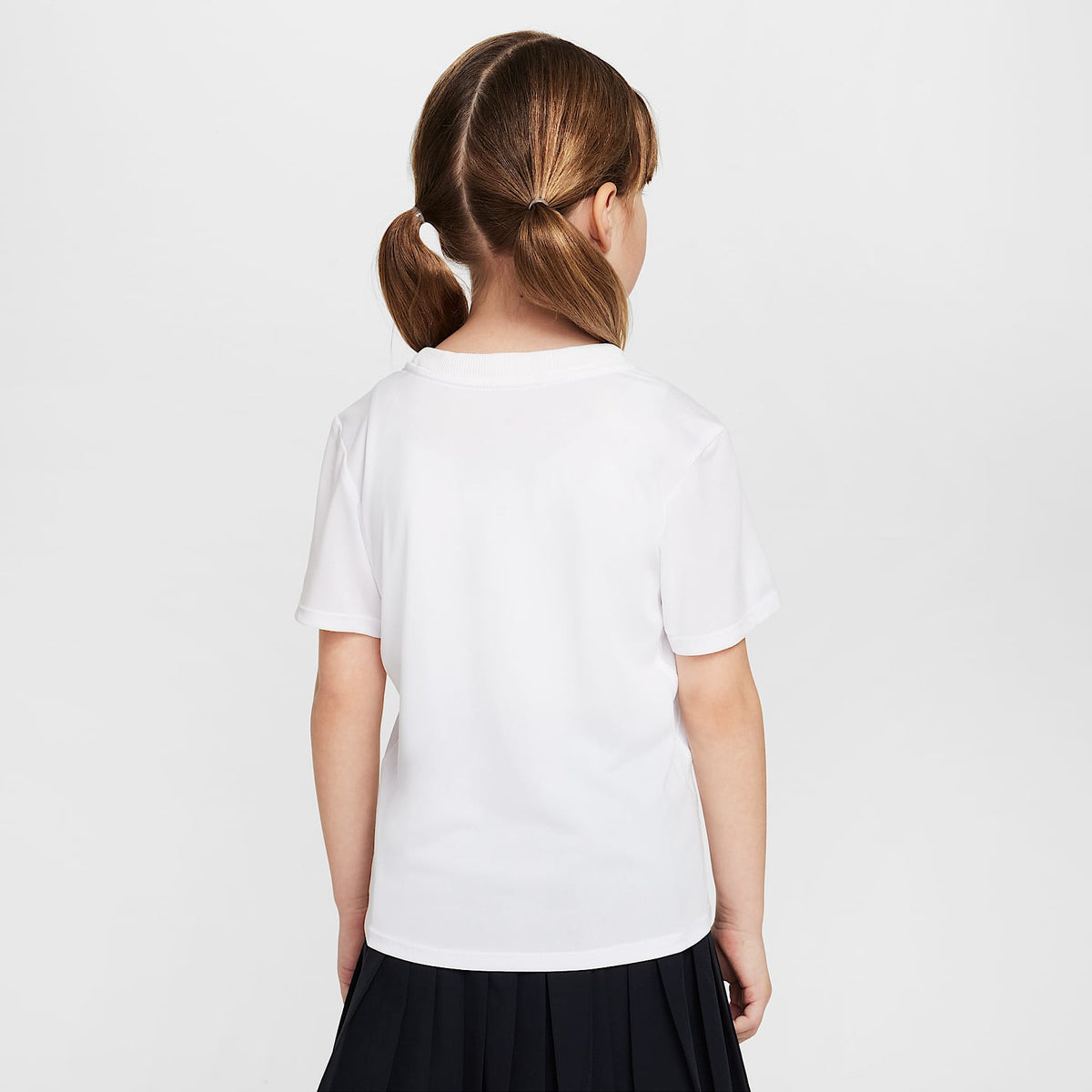 Playera Dri-FIT All Day Play para niños talla pequeña Nike – Blanco – vista 2