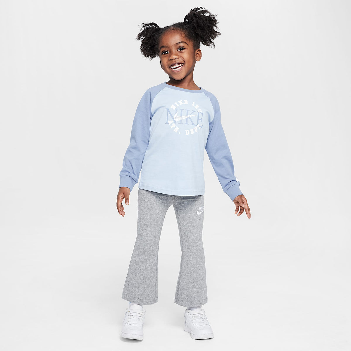 Leggings acampanados Dri-FIT infantiles Nike – Gris oscuro jaspeado – vista 5