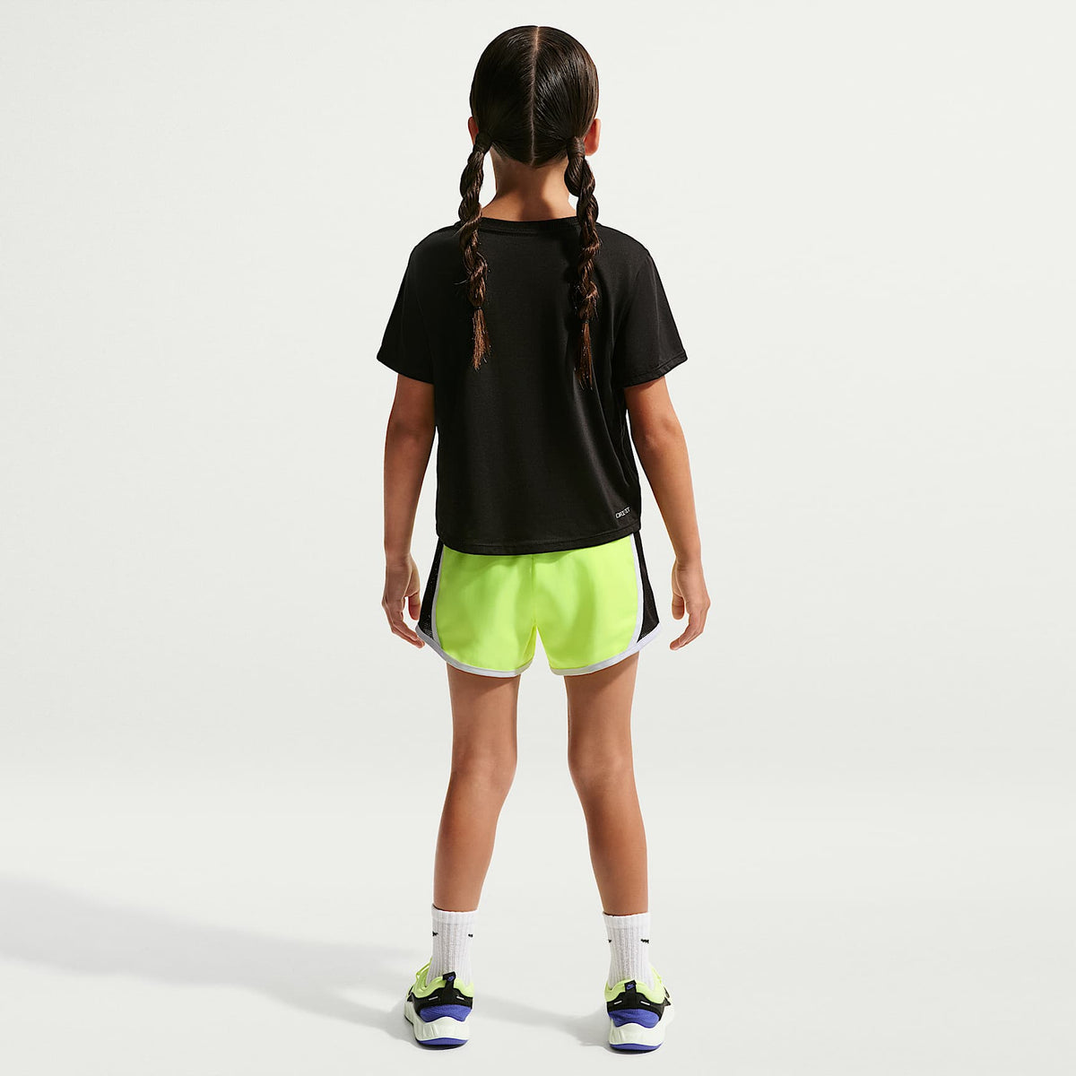 Shorts Dri-FIT Tempo para niños talla pequeña Nike – Negro/Volt – vista 5