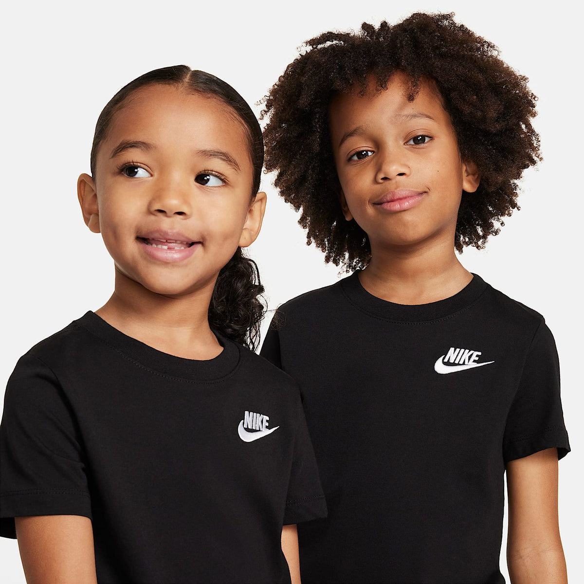 Conjunto de 2 piezas con shorts de tejido Knit Club para niños talla pequeña Nike – Negro – vista 4