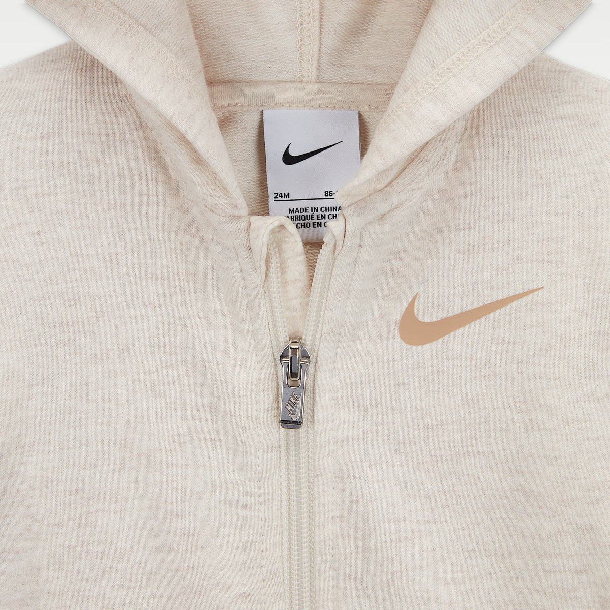 Mono con gorro para bebé (12 a 24 meses) Nike Baby Essentials – Marfil pálido – vista 3