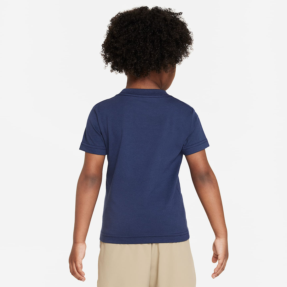Playera Futura bordada para infantil Nike Sportswear – Azul marino medianoche – vista 2