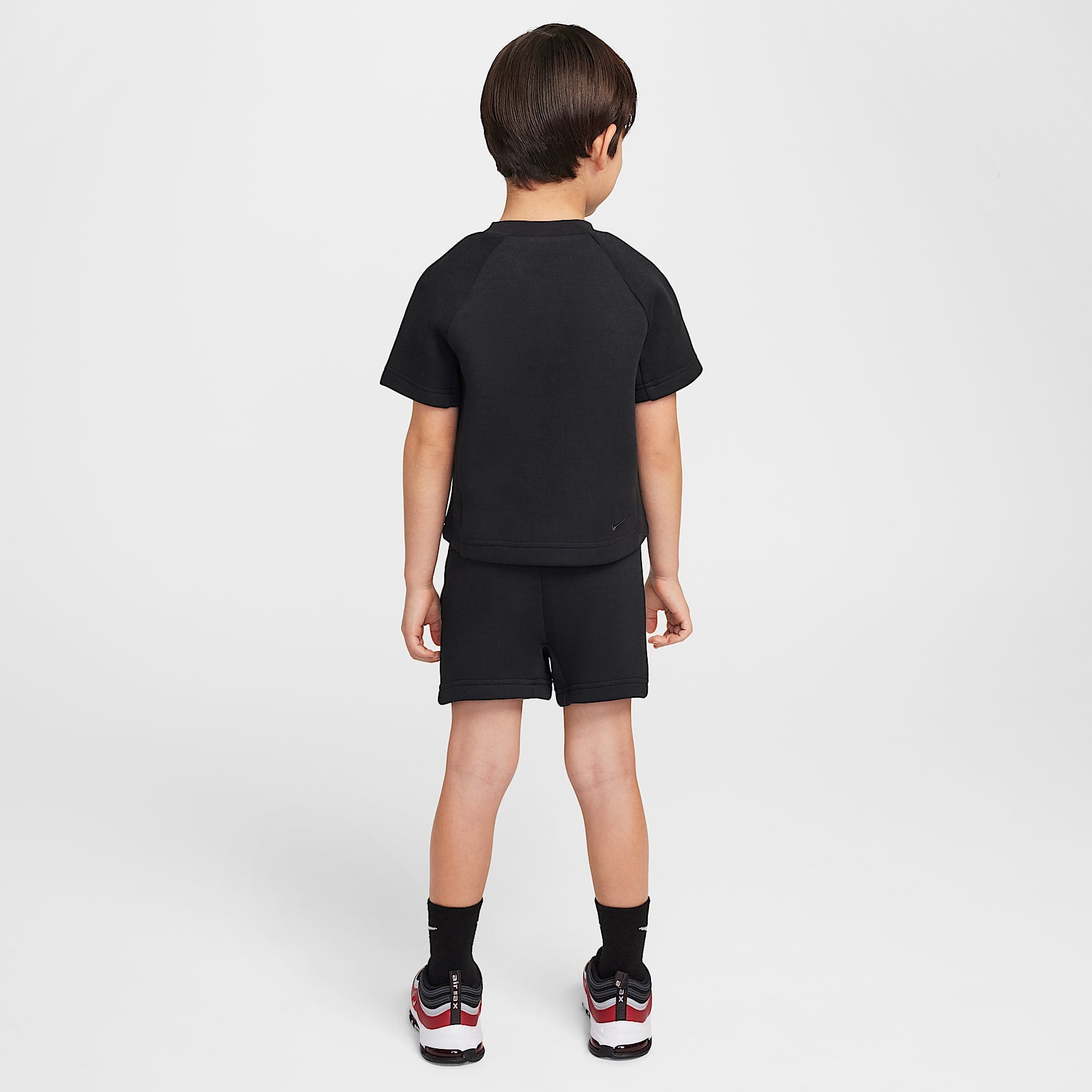 Conjunto de playera y shorts de Tech Fleece infantil Nike – Negro – vista 2