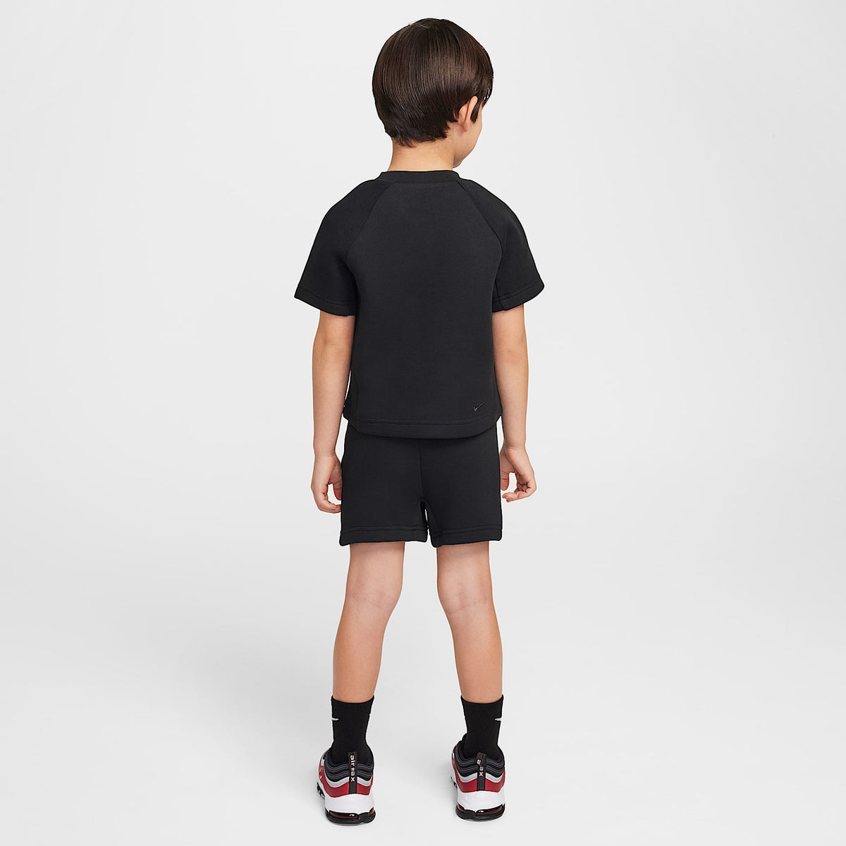 Conjunto de playera y shorts de Tech Fleece infantil Nike – Negro – vista 2