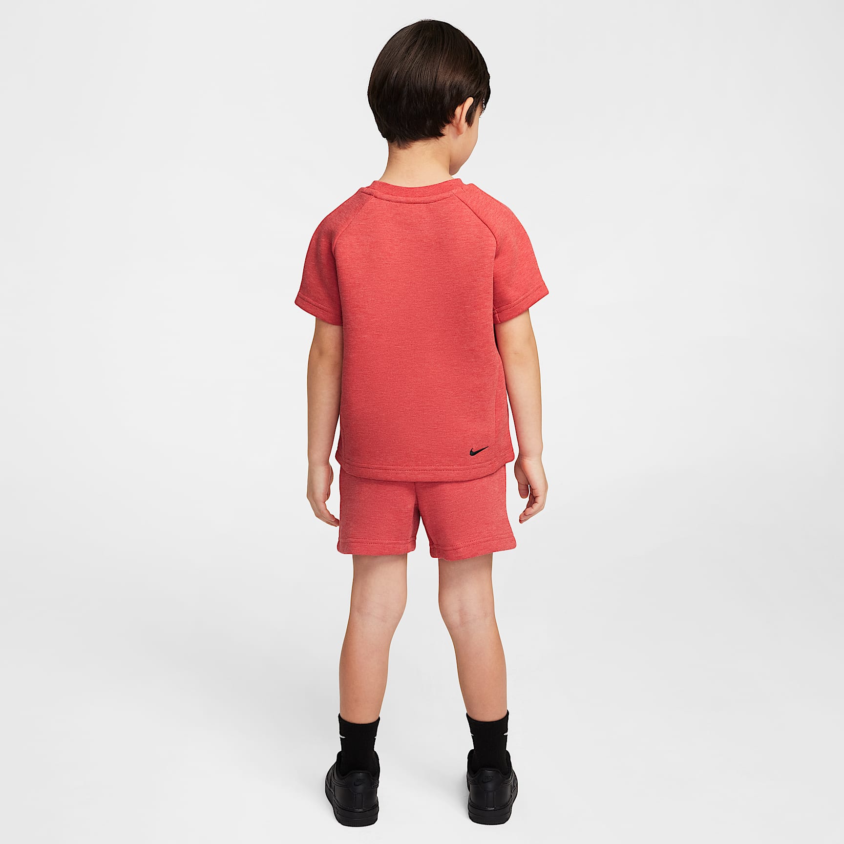 Conjunto de playera y shorts de Tech Fleece infantil Nike – Rojo universitario claro jaspeado – vista 2