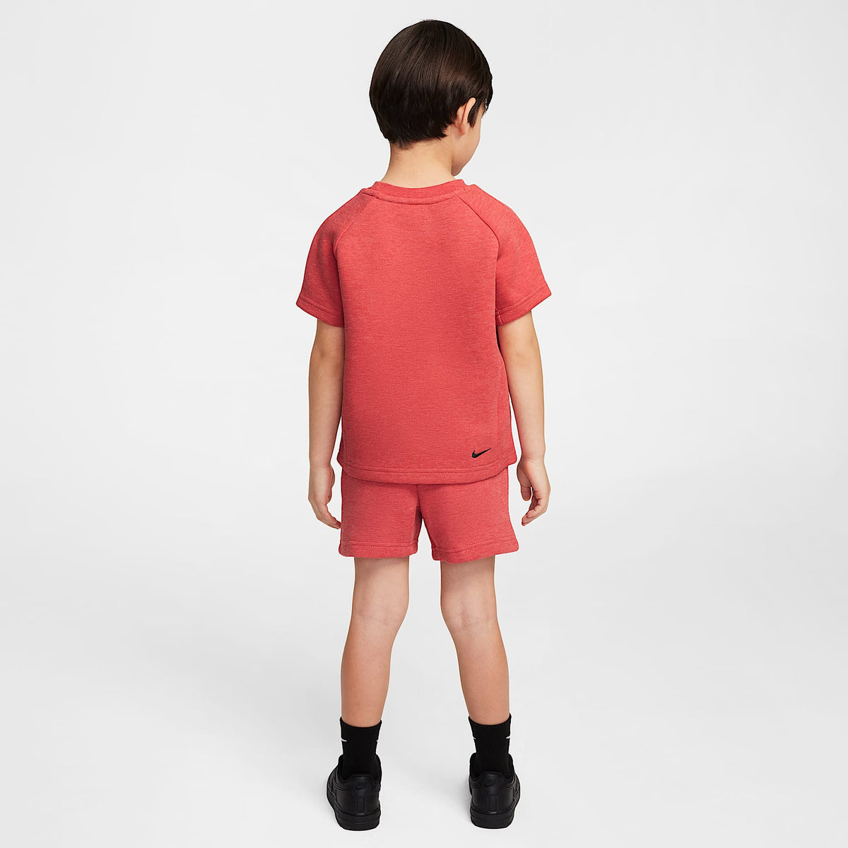 Conjunto de playera y shorts de Tech Fleece infantil Nike – Rojo universitario claro jaspeado – vista 2