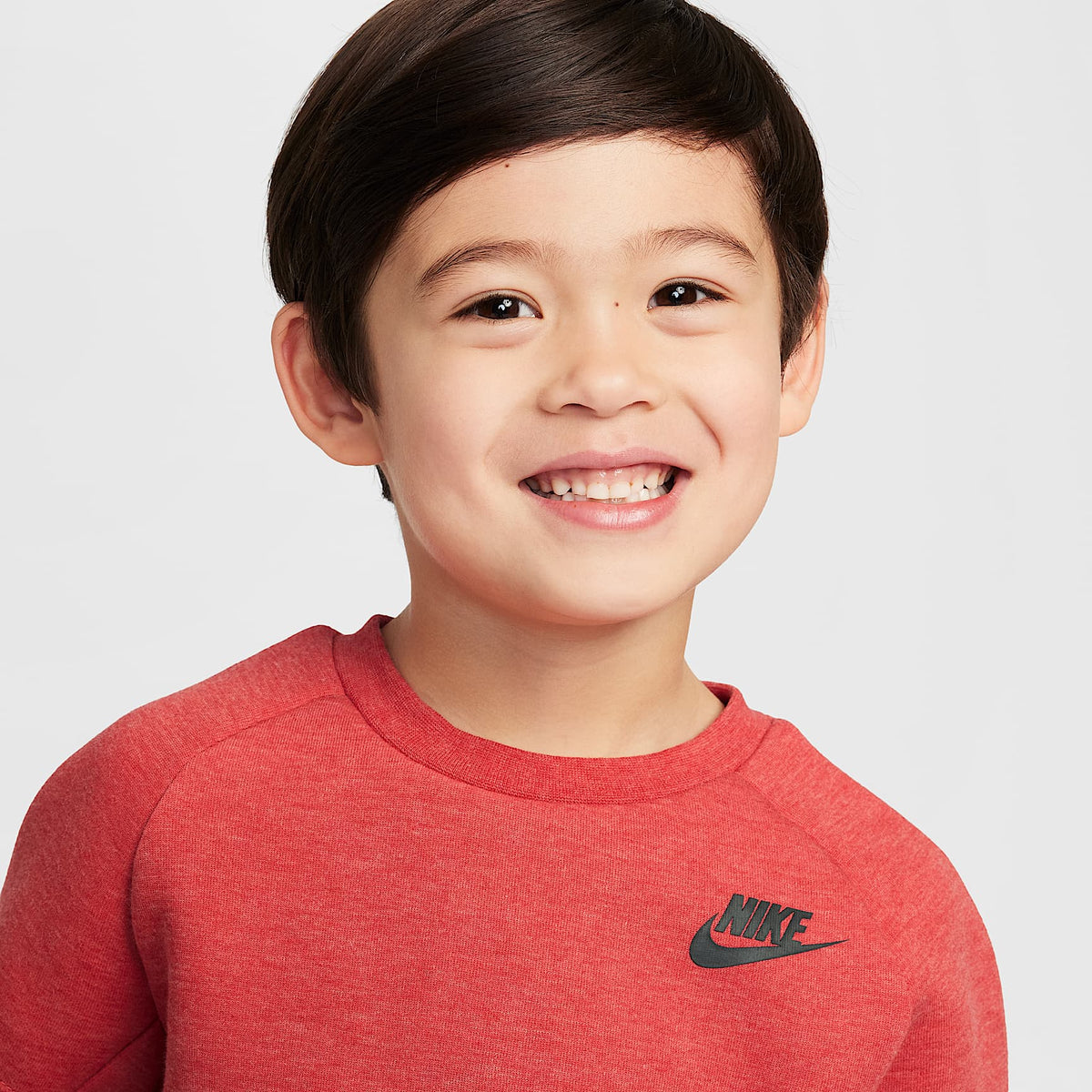 Conjunto de playera y shorts de Tech Fleece infantil Nike – Rojo universitario claro jaspeado – vista 3