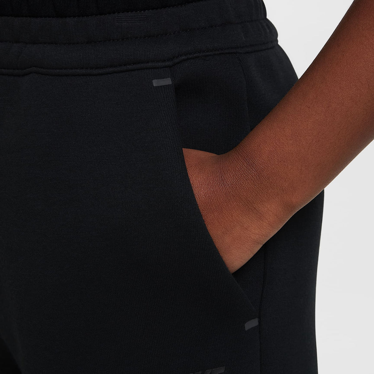 Conjunto de cuello redondo de dos piezas Nike para niños talla pequeña – Negro – vista 10