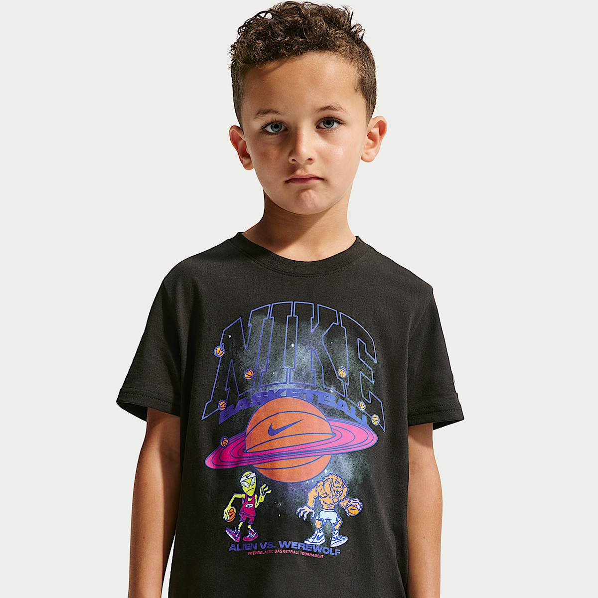 Camiseta Nike Planet Bball para Niño Pequeño