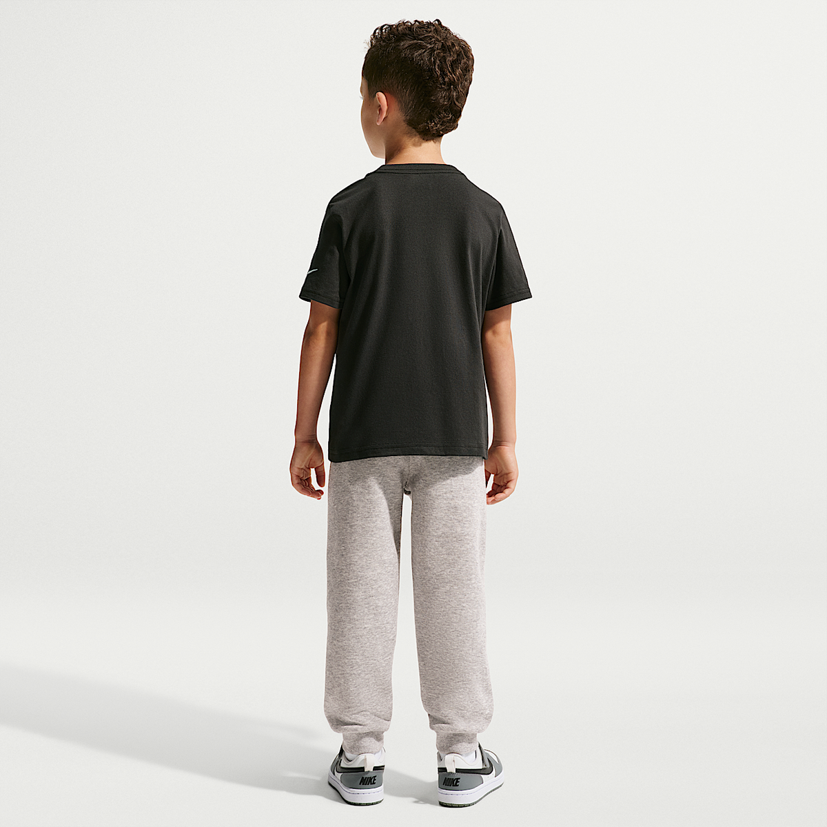 Camiseta Nike Planet Bball para Niño Pequeño