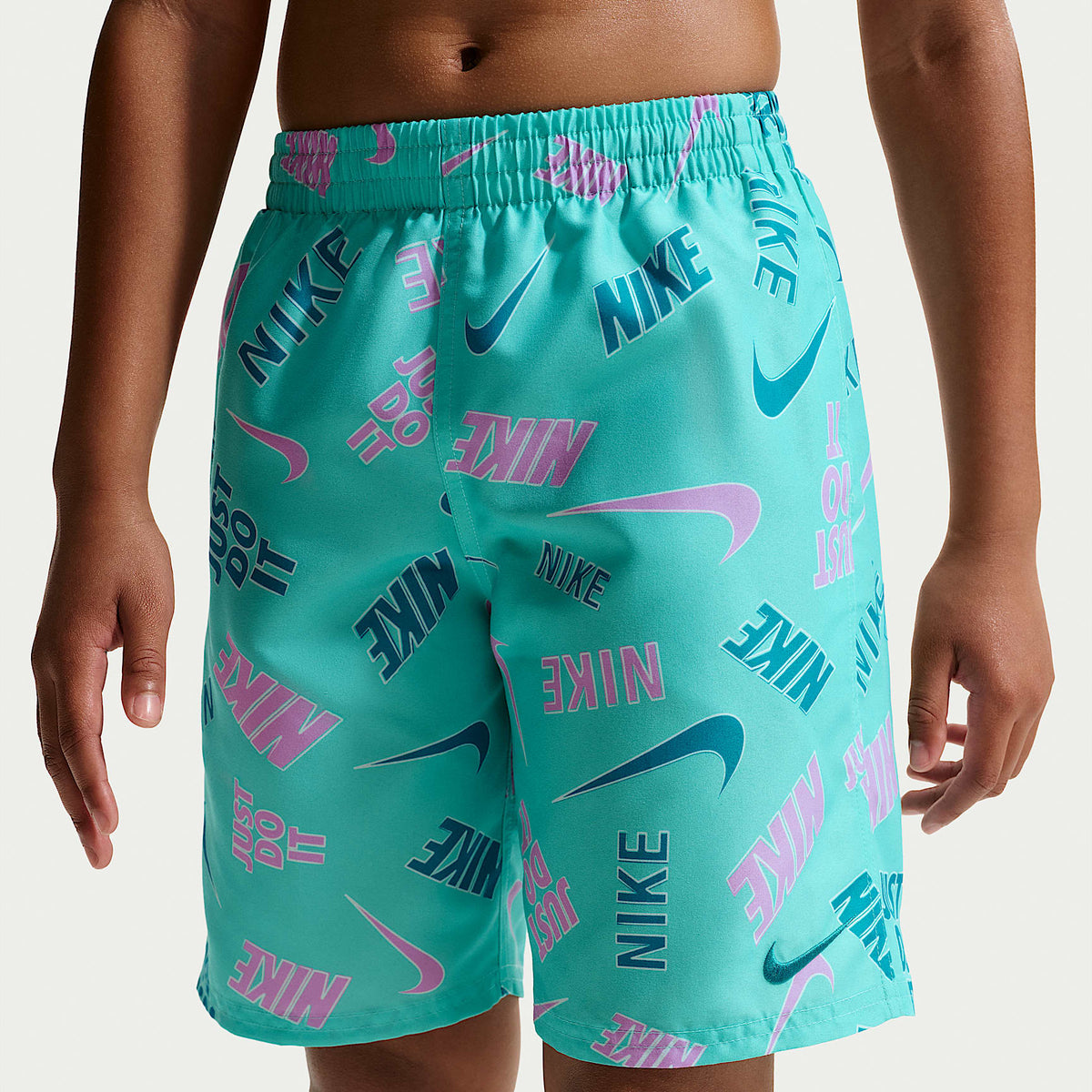 Shorts de playa o alberca con forro de ropa interior de 18 cm para niño talla grande Nike Swim Breaker – Energía – vista 2