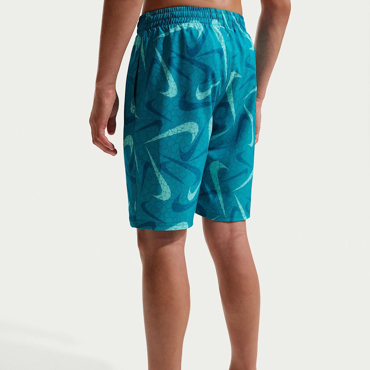 Shorts de playa o alberca con forro de ropa interior de 18 cm para niño talla grande Nike Swim Breaker – Energía – vista 3
