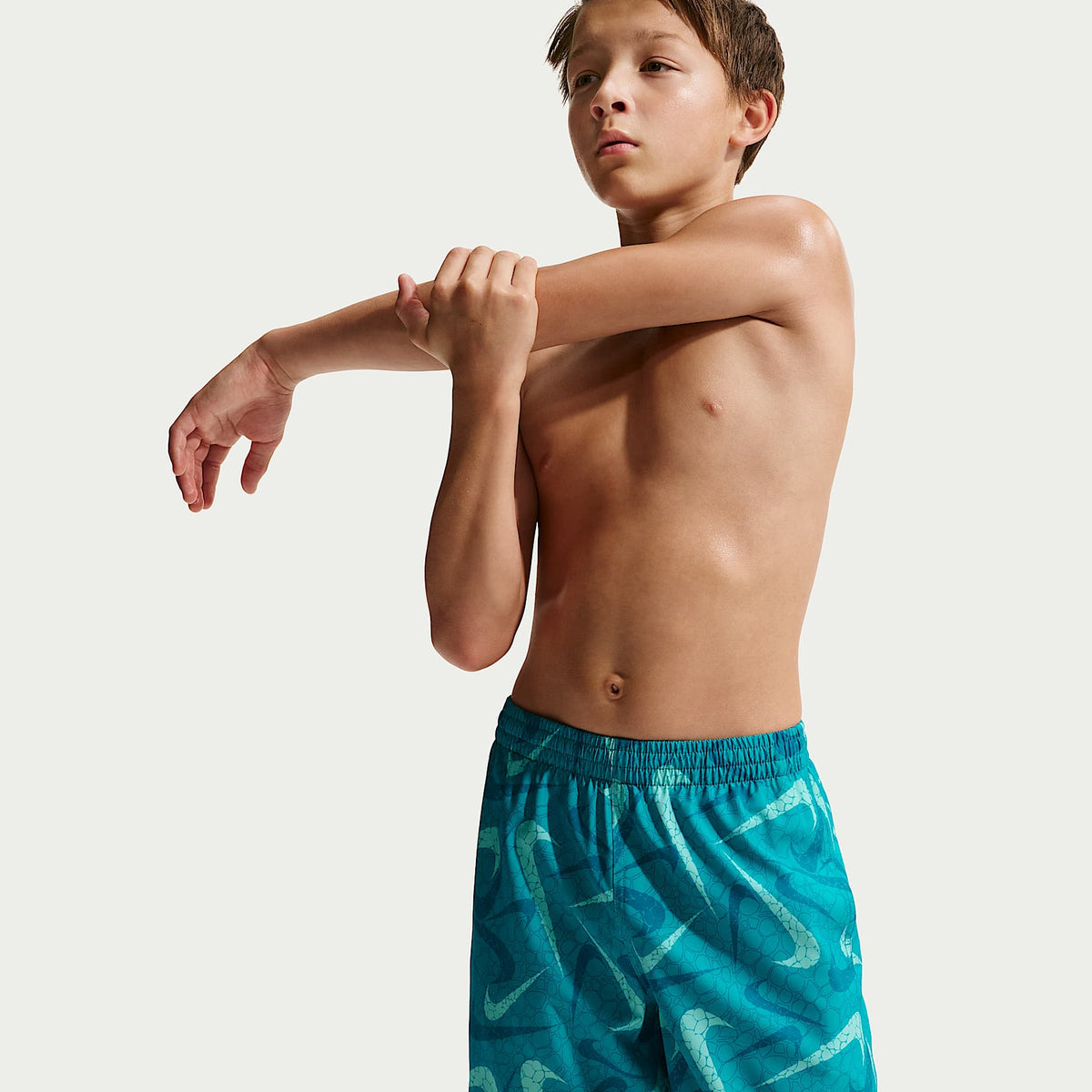Shorts de playa o alberca con forro de ropa interior de 18 cm para niño talla grande Nike Swim Breaker – Energía – vista 4