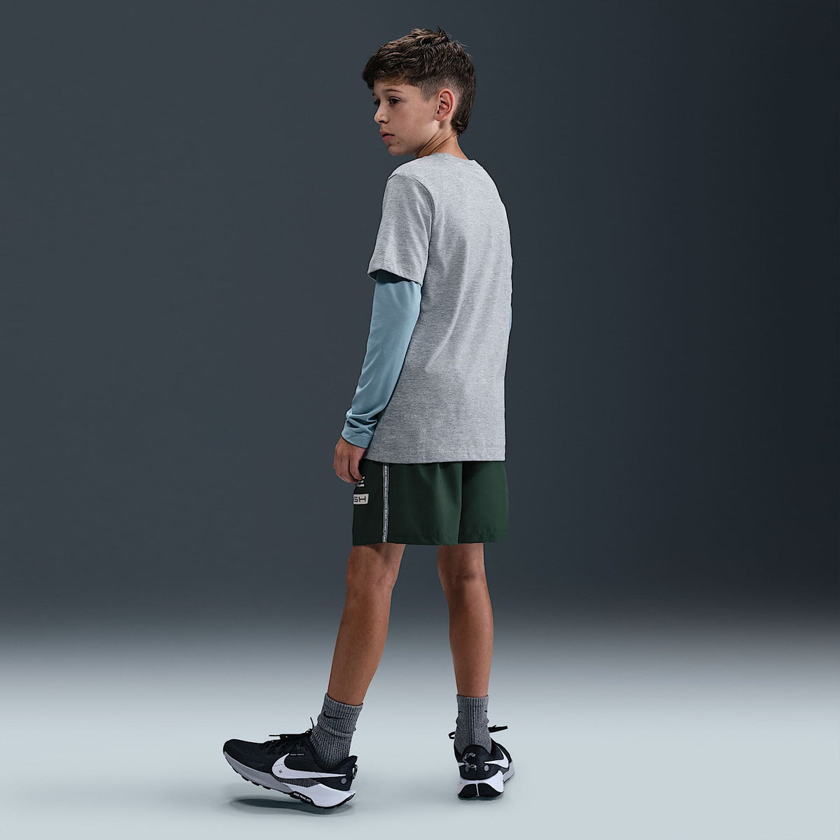Playera para niños talla grande Nike Volleyball – Gris oscuro jaspeado – vista 5