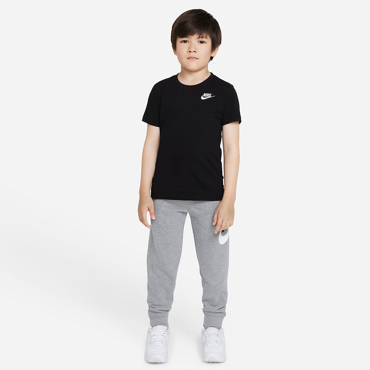 Playera bordada Futura para niños talla pequeña Nike Sportswear – Negro – vista 4