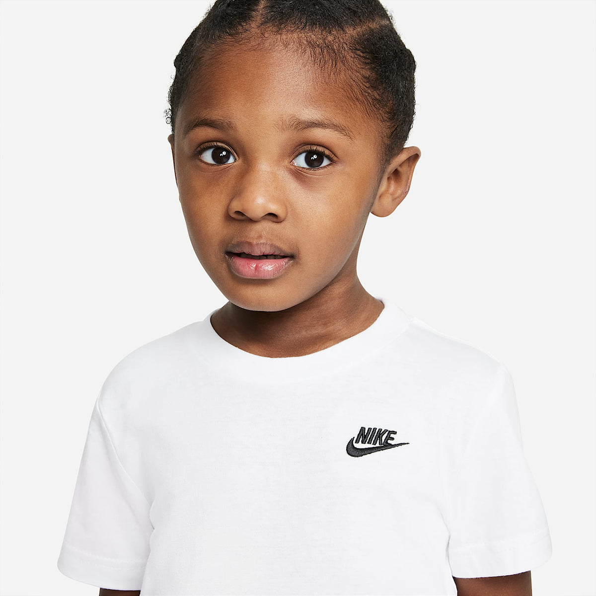 Playera Futura bordada para infantil Nike Sportswear – Blanco – vista 3
