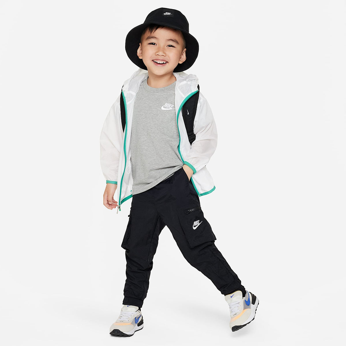 Playera Futura bordada para infantil Nike Sportswear – Gris oscuro jaspeado – vista 4