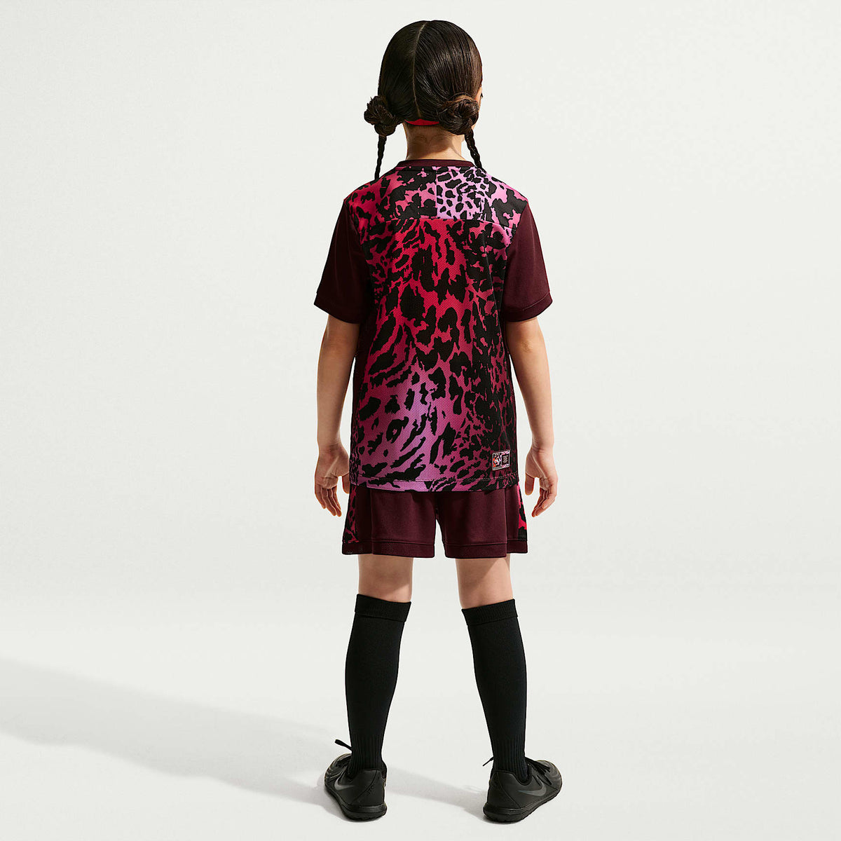 Shorts de fútbol Dri-FIT de 10 cm para niña talla grande Nike United Academy – Burdeos enérgico/Multicolor/Plata metalizado – vista 5