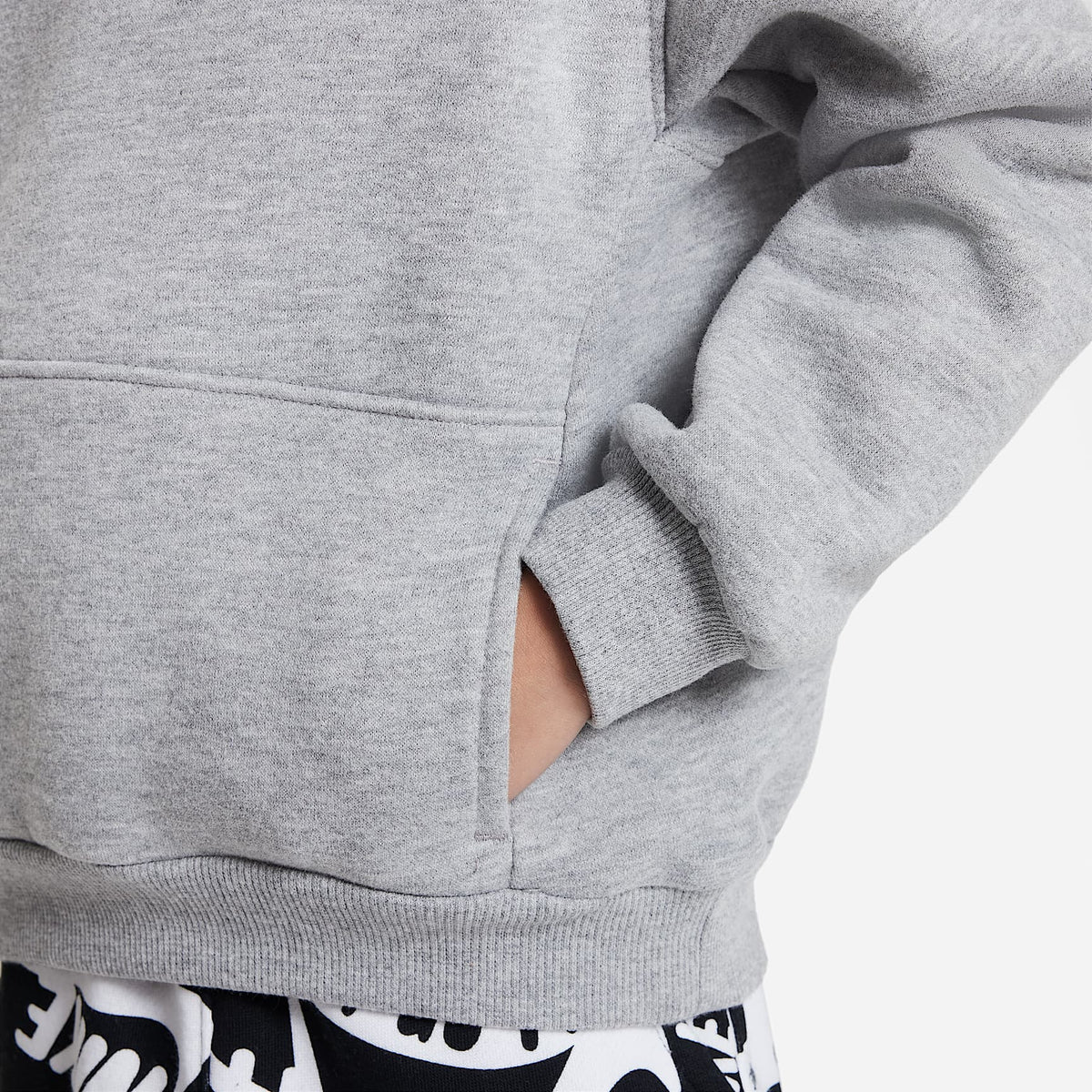 Sudadera con gorro sin cierre de tejido Fleece infantil Nike Sportswear Club – Gris oscuro jaspeado – vista 4