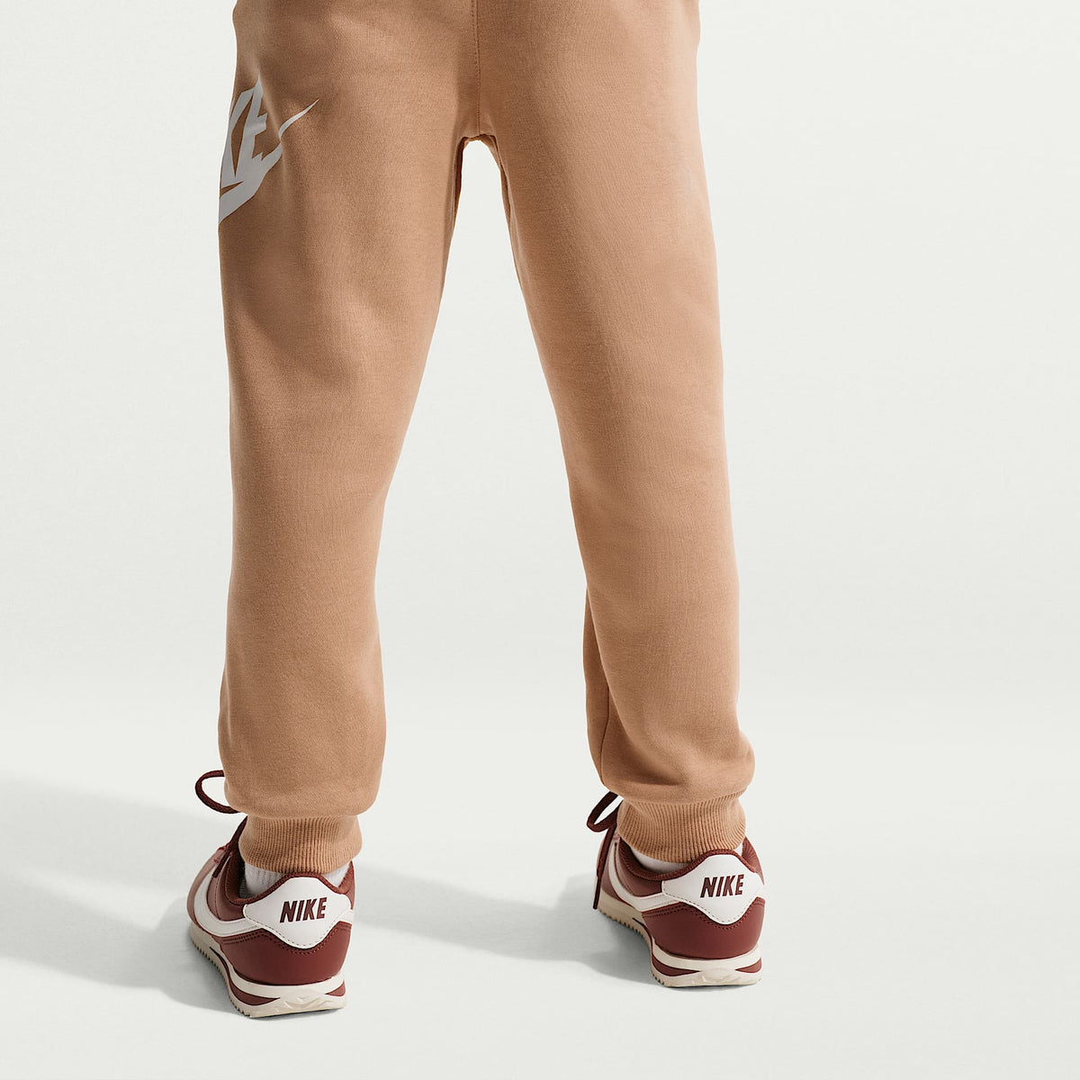 Joggers para niños talla pequeña Nike Sportswear Club Fleece – Marrón – vista 3