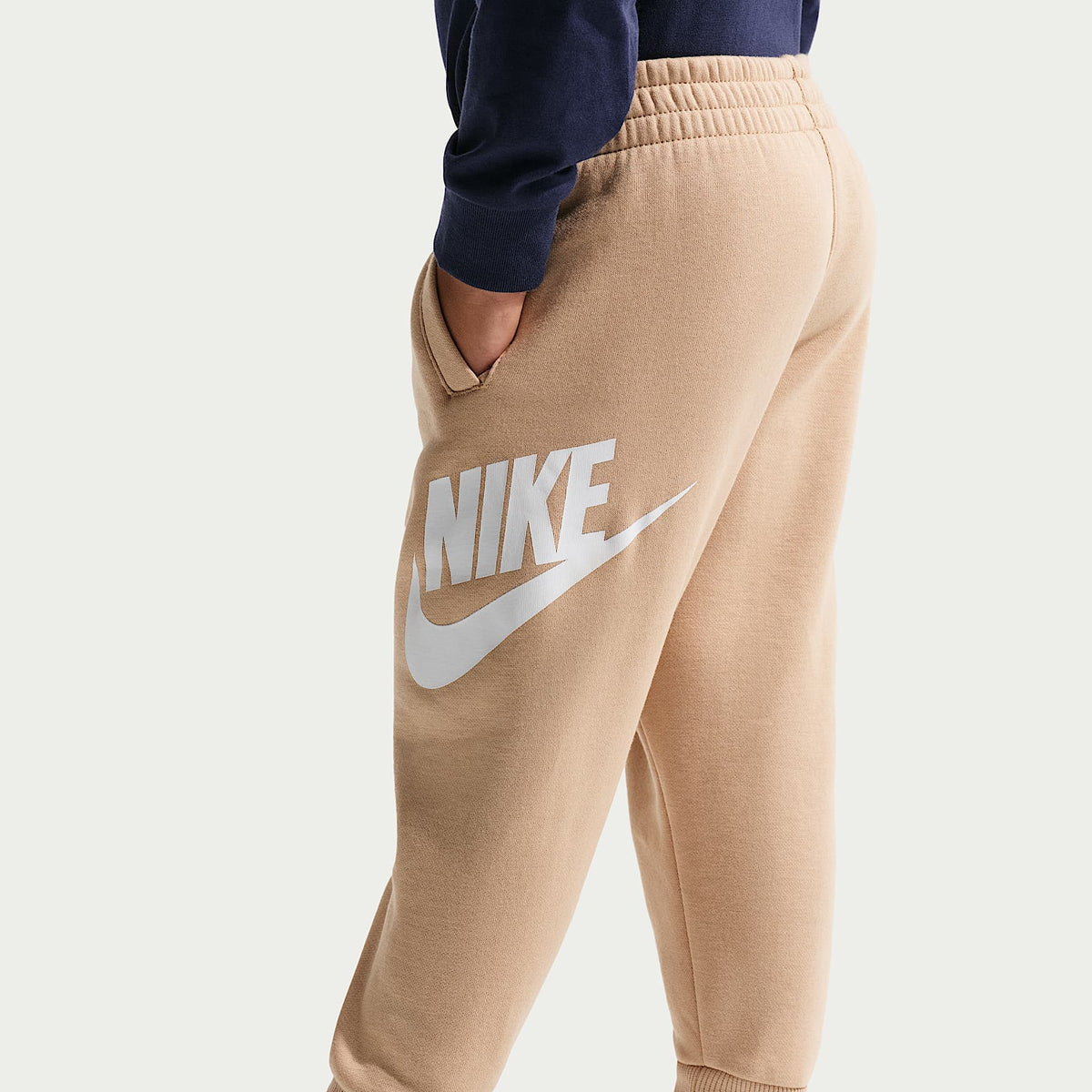 Joggers infantil Nike Sportswear Club Fleece – Marrón – vista 3