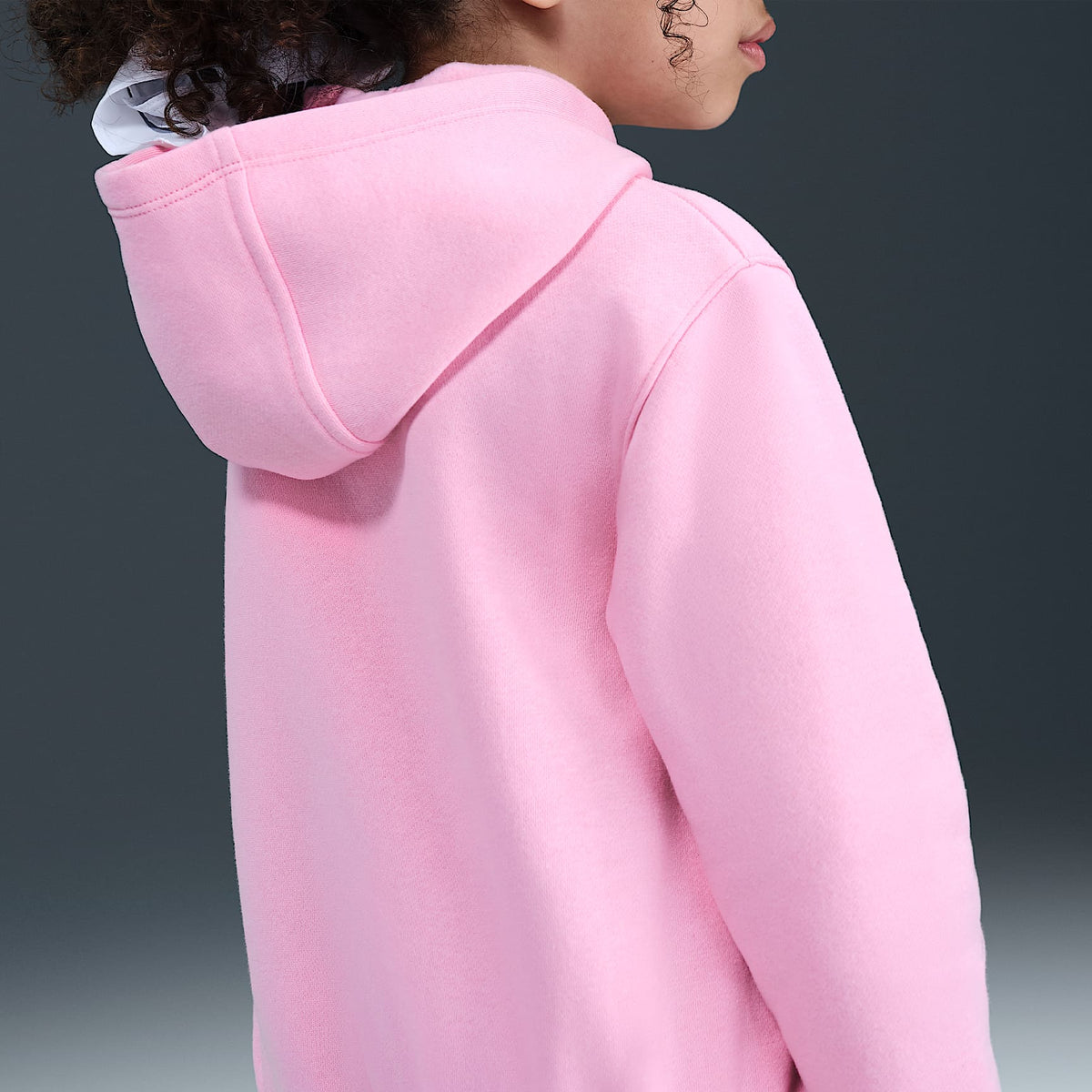 Sudadera con gorro y cierre completo de tejido Fleece para niños pequeños Nike Sportswear Club – Rosa suave medio – vista 2