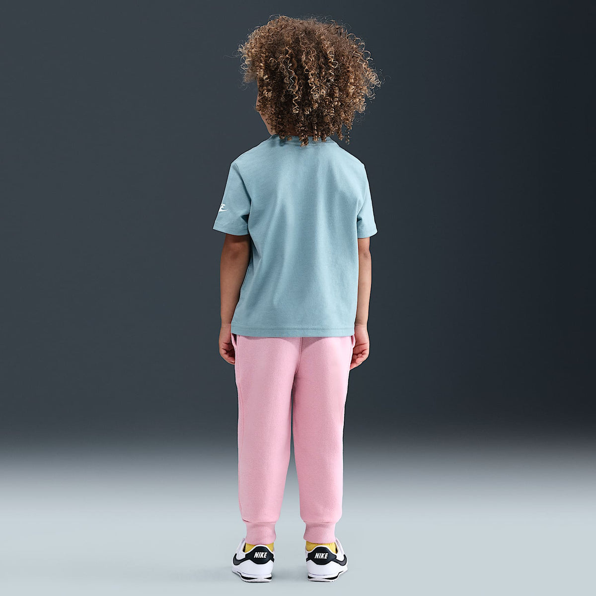 Joggers de tejido Fleece infantil Nike Sportswear Club – Rosa suave medio – vista 4