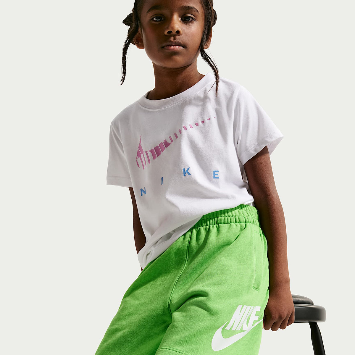 Shorts para niños talla pequeña Nike Sportswear Club French Terry – Verde – vista 5
