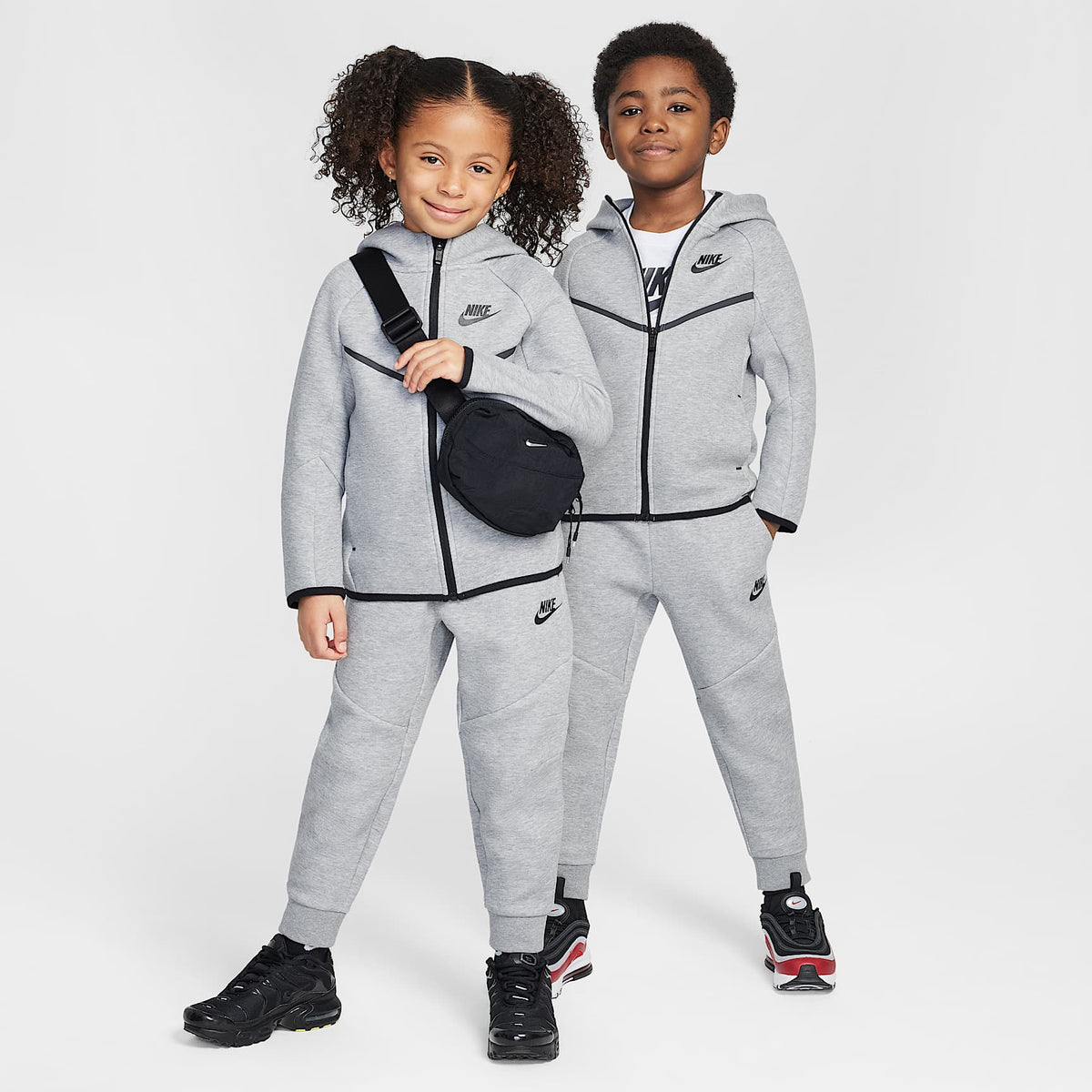 Conjunto de 2 piezas de sudadera de cierre completo Tech Fleece para niños talla pequeña Nike Sportswear – Gris oscuro jaspeado – vista 1