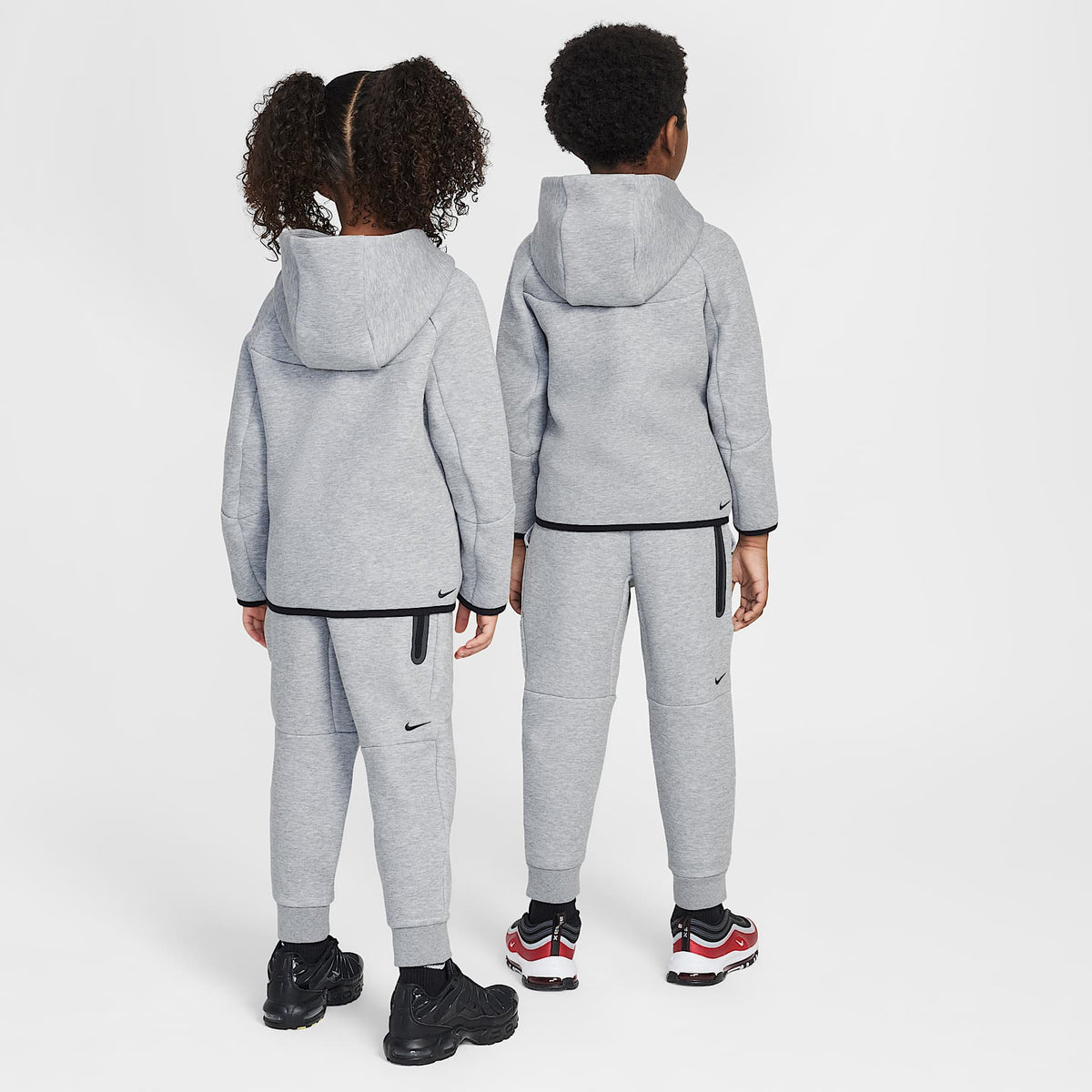 Conjunto de 2 piezas de sudadera de cierre completo Tech Fleece para niños talla pequeña Nike Sportswear – Gris oscuro jaspeado – vista 2